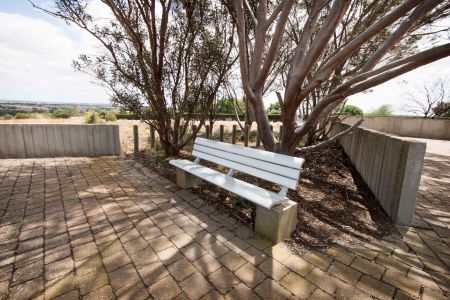 Queen Louisa Park Bench