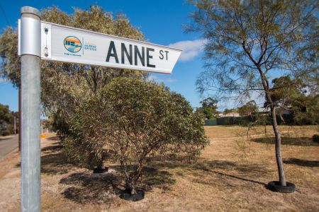 Anne Street Sign